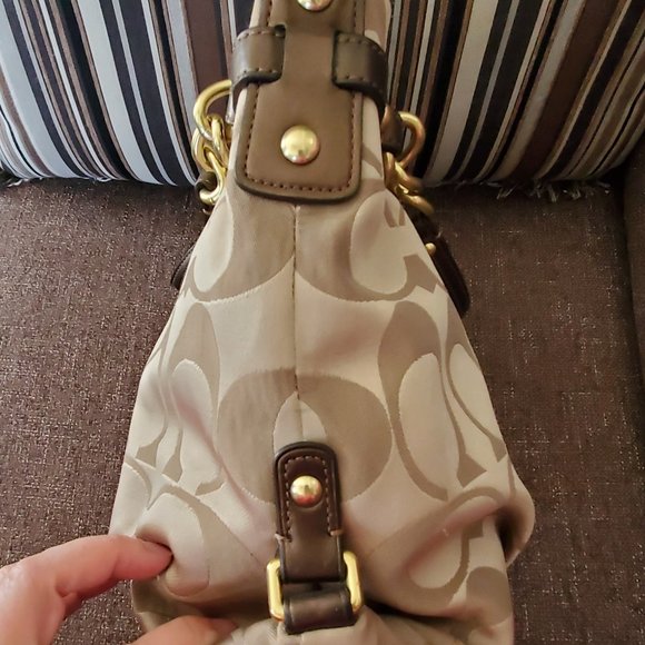 EUC Coach Signature Jacquard Hobo - Picture 3 of 10